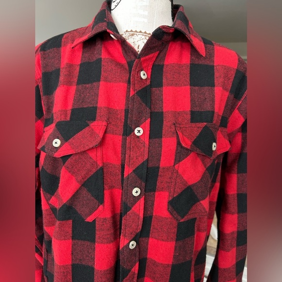 Adult size small red and black cabin core flannel designed in Italy - Picture 2 of 9